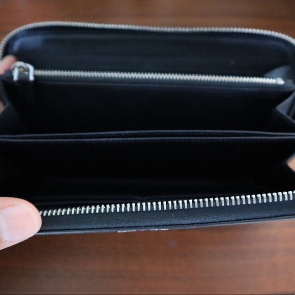 Prada Saffiano Wallet - Picture 5 of 5